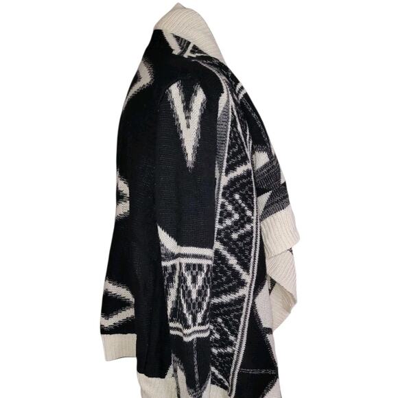 Belle De Jour Black White Geometric Aztec Cardigan M Open Front EUC - Picture 3 of 8